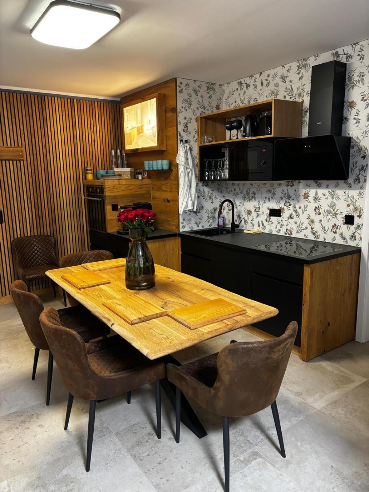 Huebner Apartments Erfurt Bagian luar foto