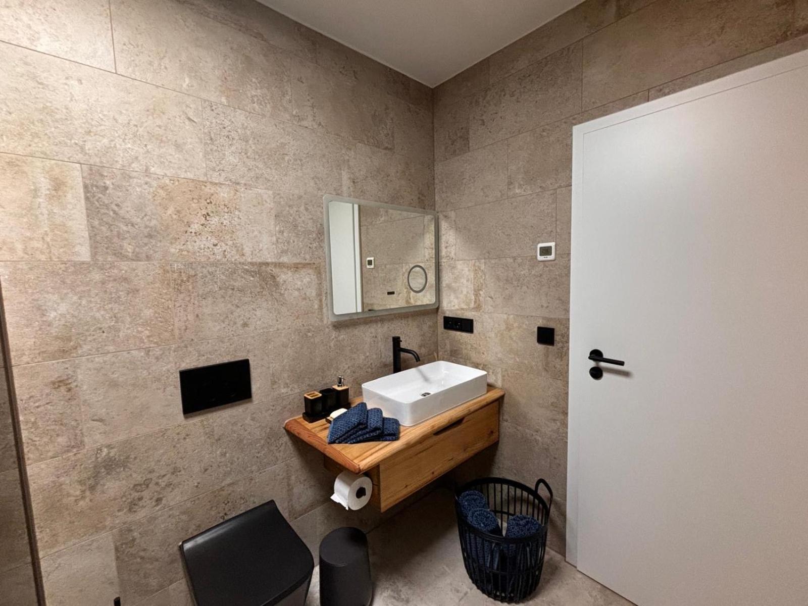 Huebner Apartments Erfurt Bagian luar foto